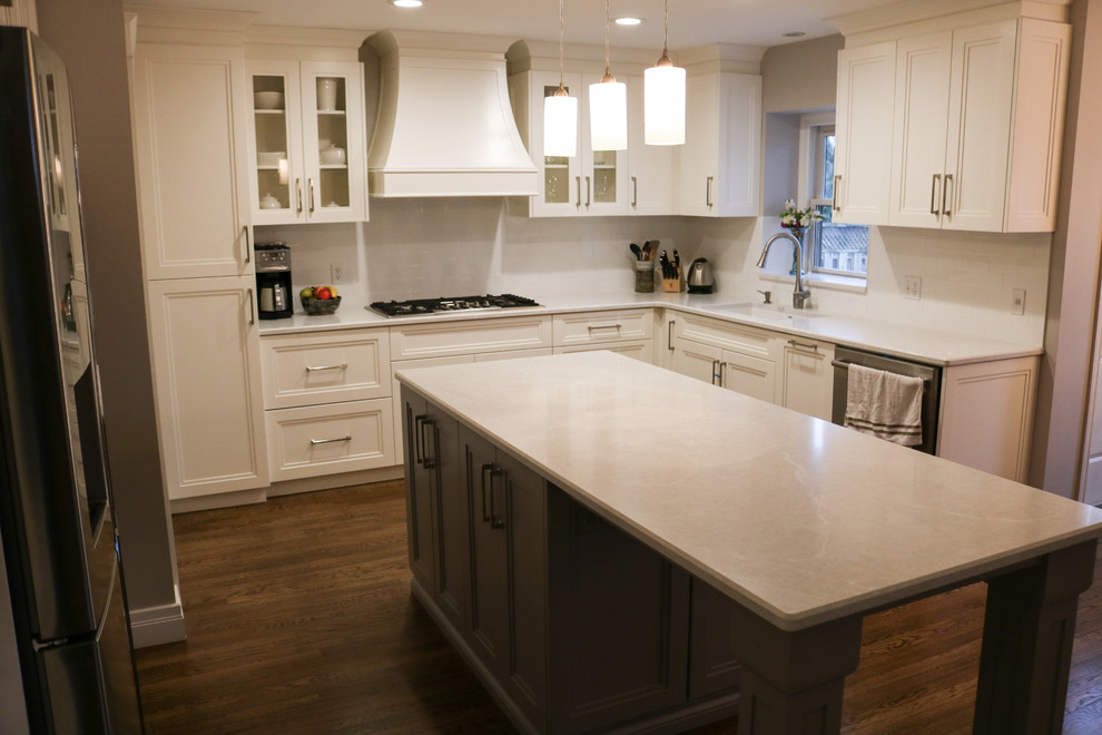 Inspiration for a transitional kitchen remodel in Toronto