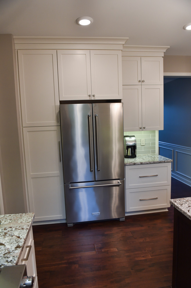 Inspiration for a transitional kitchen remodel in Cleveland