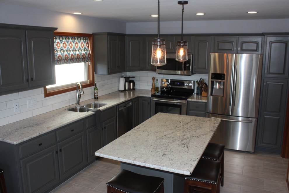 Home design - transitional home design idea in Chicago