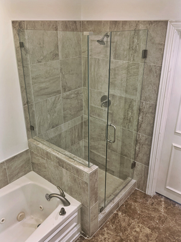 Idée de décoration pour une salle de bain principale tradition de taille moyenne avec une douche d'angle, un carrelage beige, une cabine de douche à porte battante et meuble-lavabo encastré.