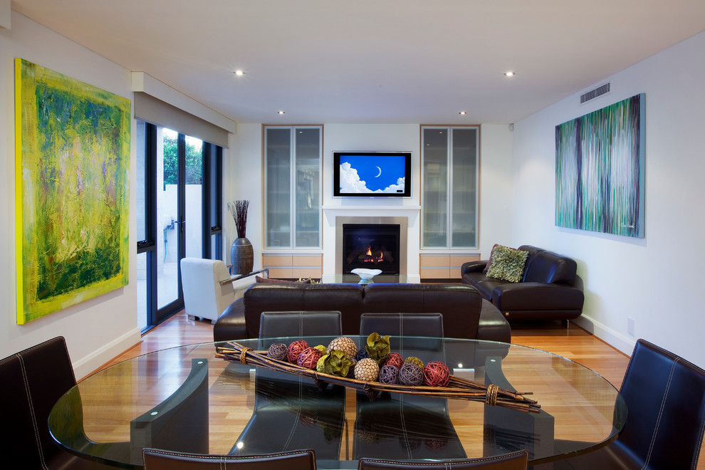 This is an example of a transitional living room in Perth.