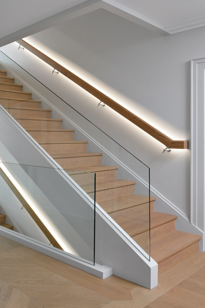 Transitional staircase photo in Toronto