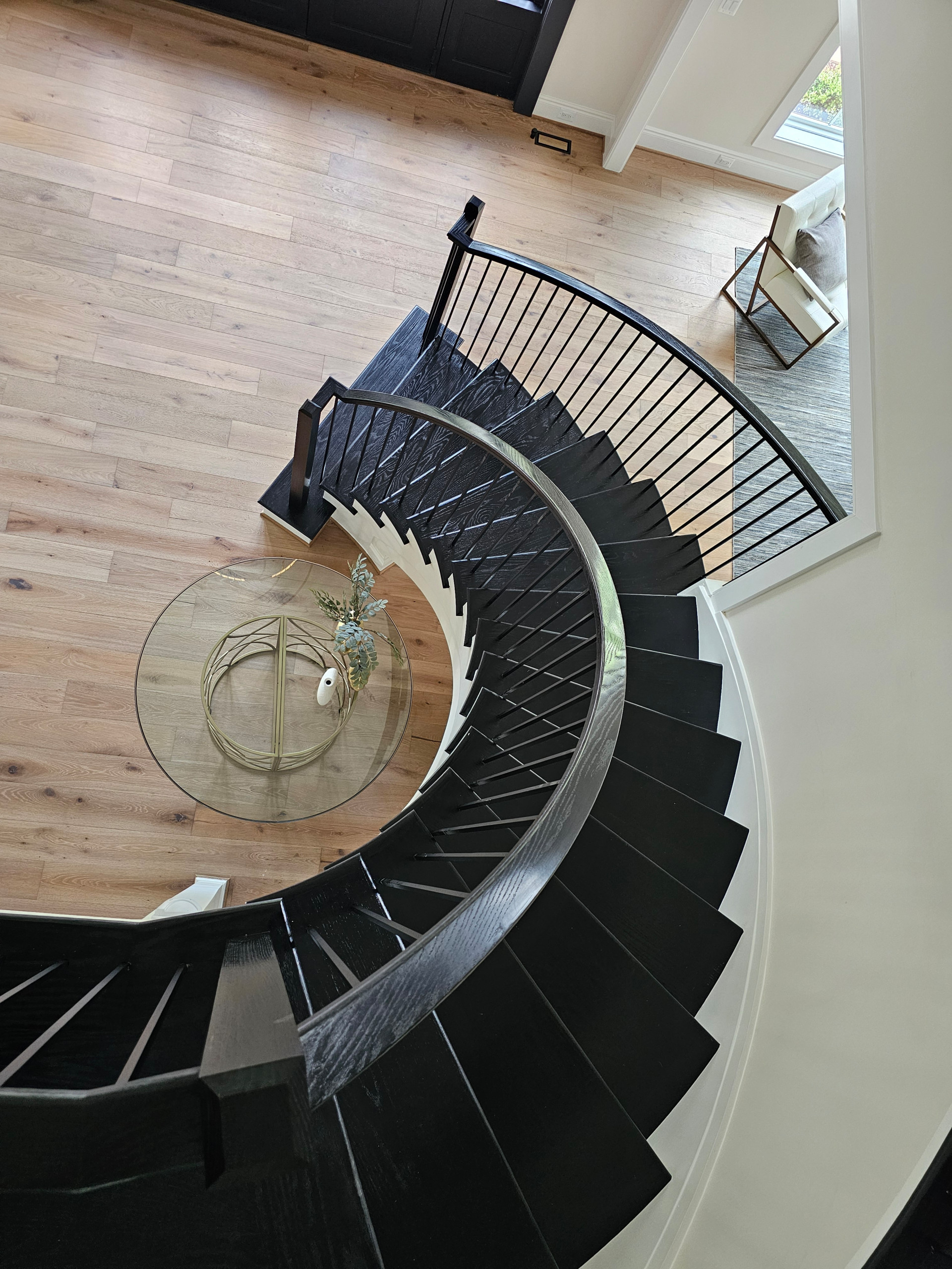 Elegant Curve Elevates Modern Design, Mclean, VA 22101