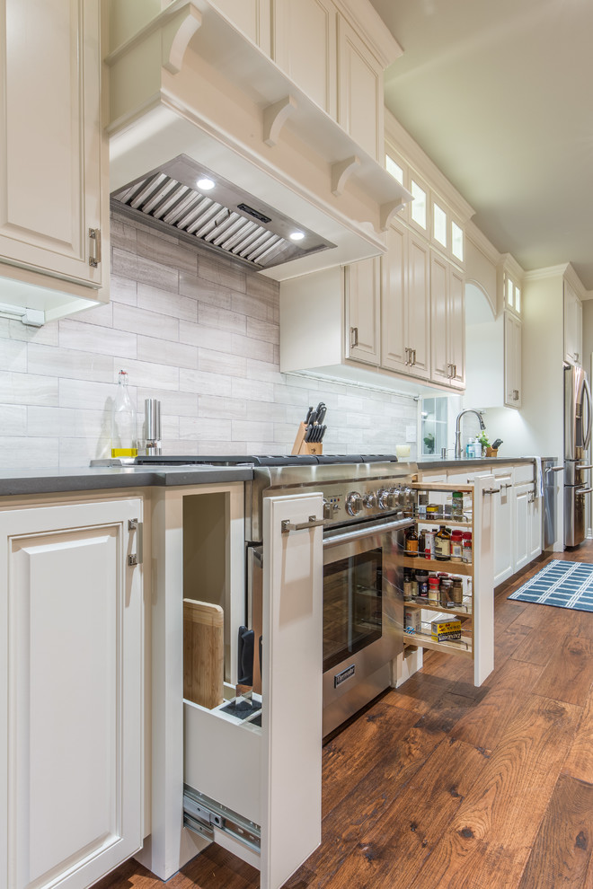 Example of a transitional kitchen design in Austin