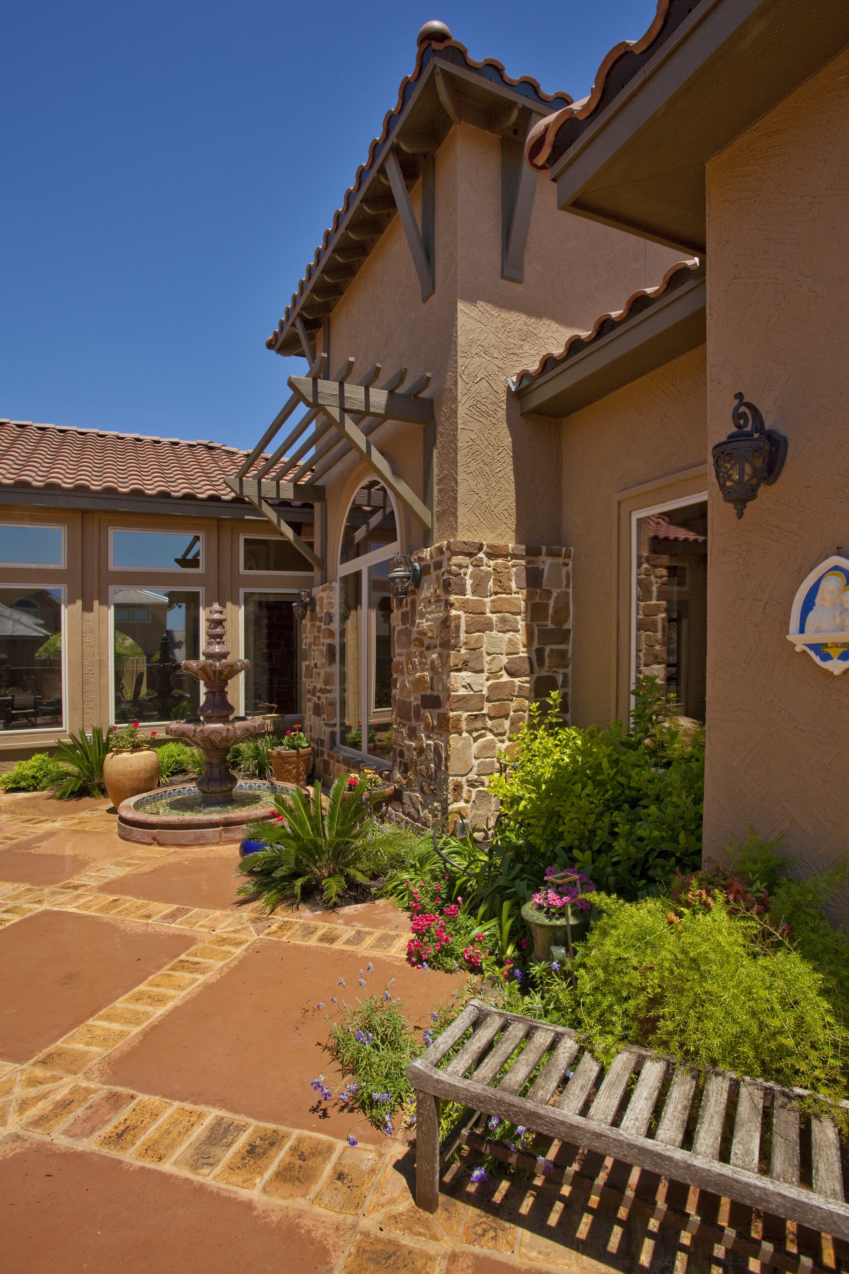 11 Historic Mediterranean-Style House Decors, image size:1706x2560