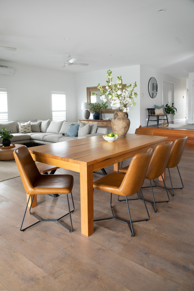 Design ideas for a contemporary dining room in Brisbane.