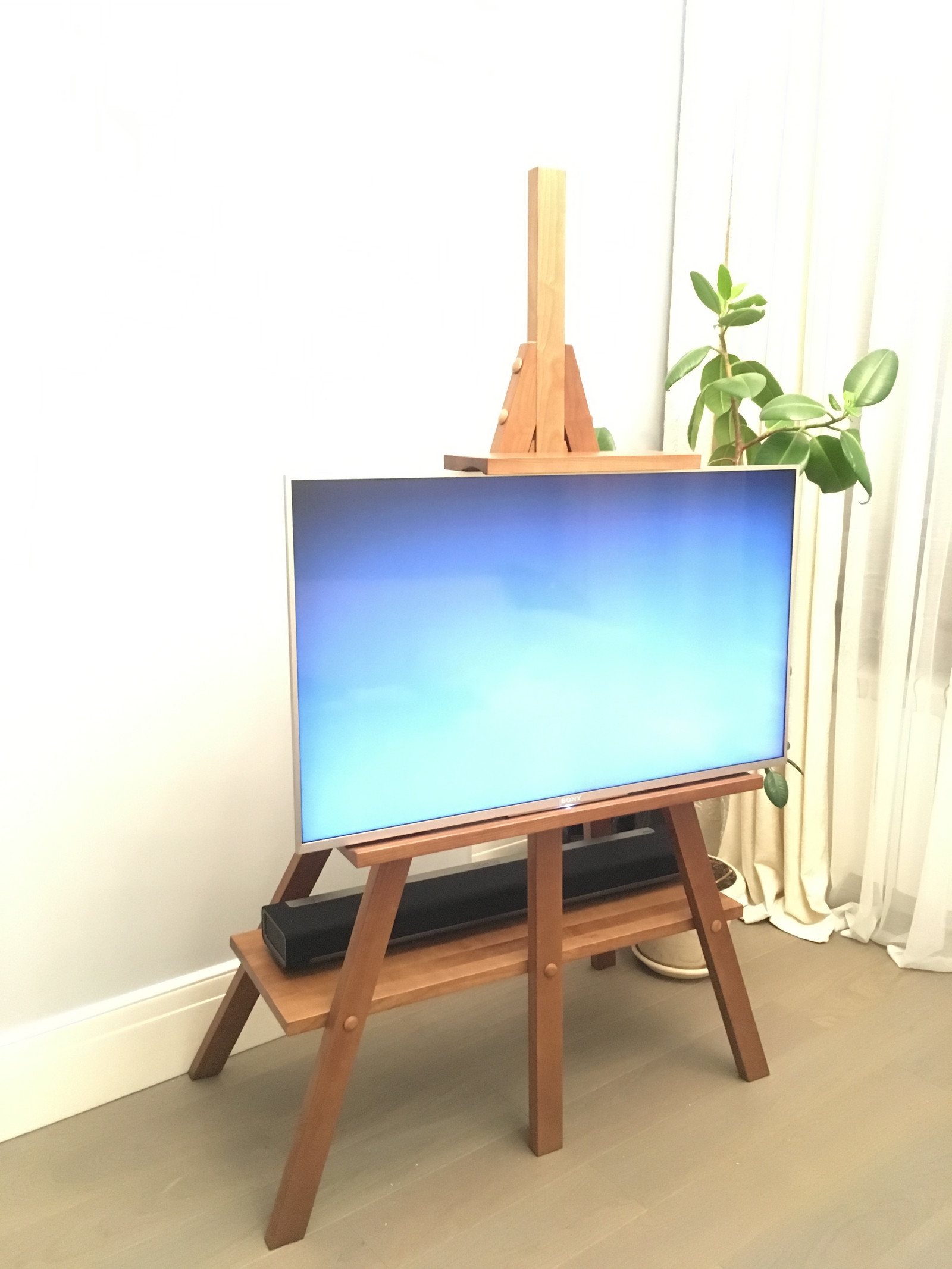 ТВ мольберт