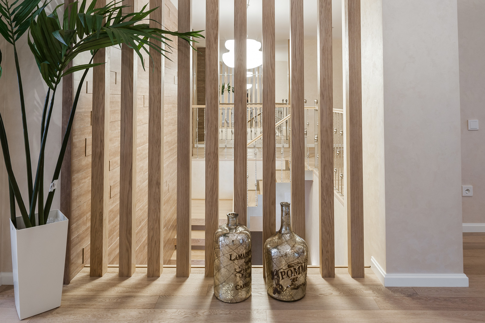 Загородный дом с розовой столовой