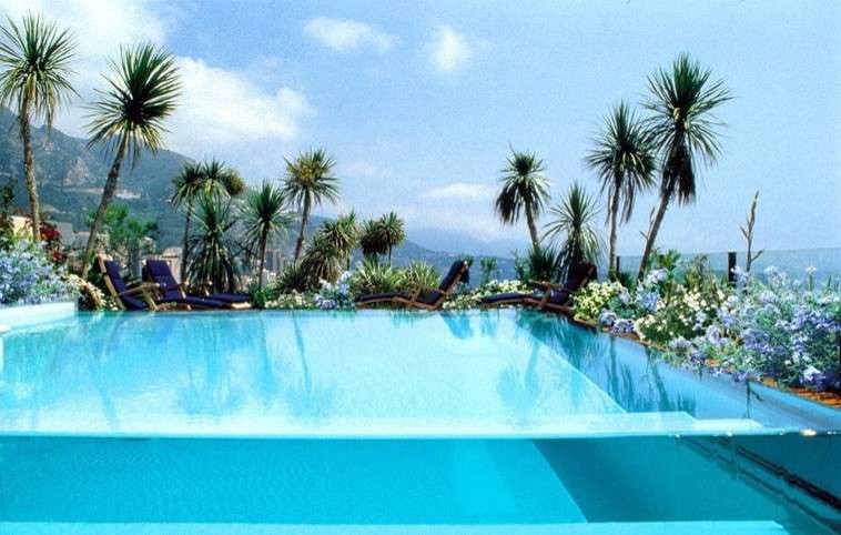 Design ideas for a tropical pool in Milan.