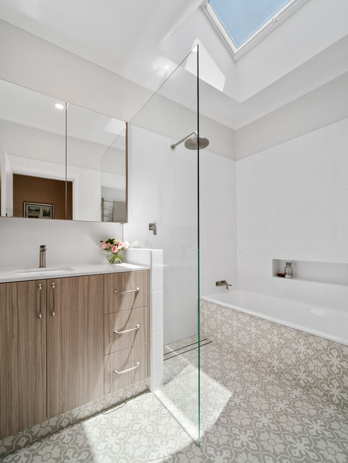 Modern Spanish Style Bathroom Ideas with Mismatched Patterns Modern Spanish Style Bathroom Ideas with Mismatched Patterns