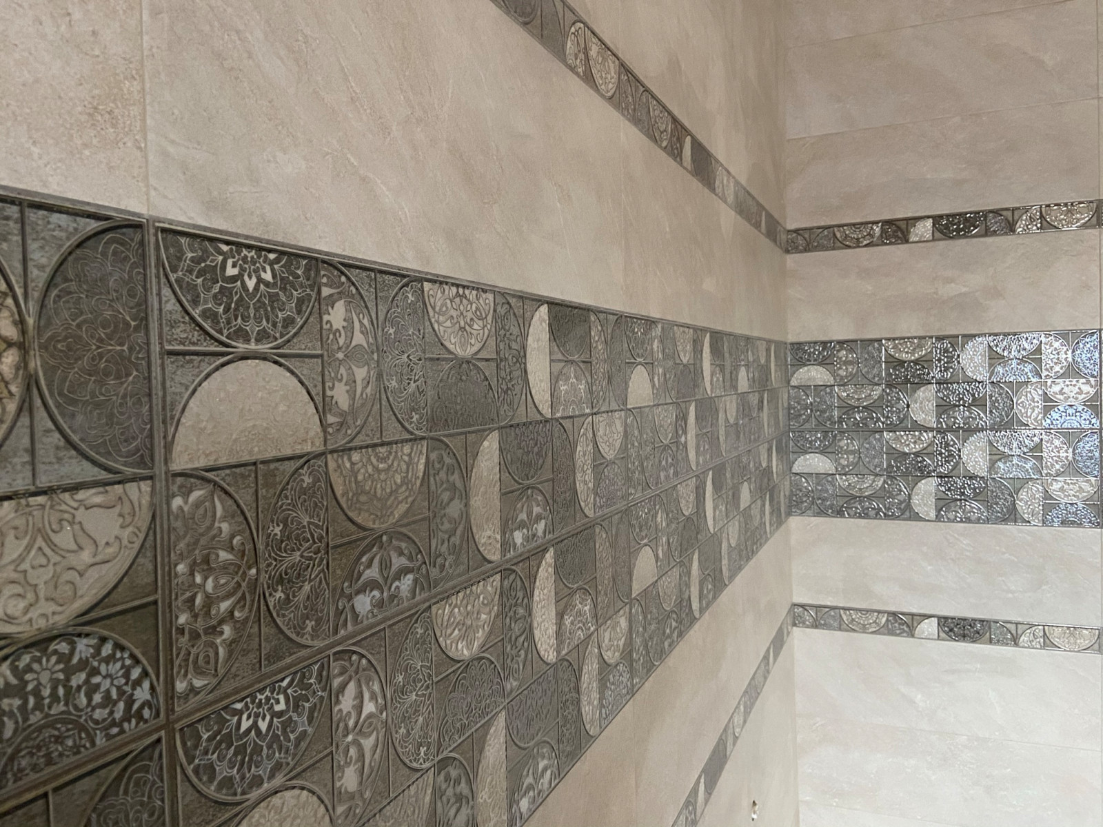 Укладка керамогранита в ваной