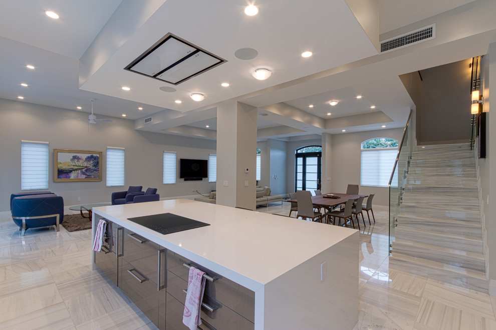Inspiration for a transitional home design remodel in Miami