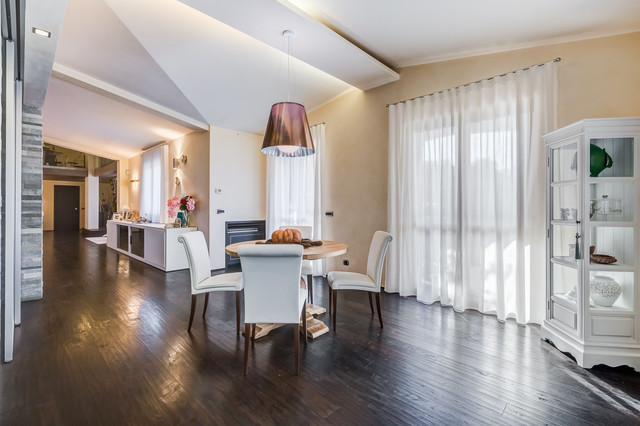 OPEN SPACE IN VILLA modern-esszimmer