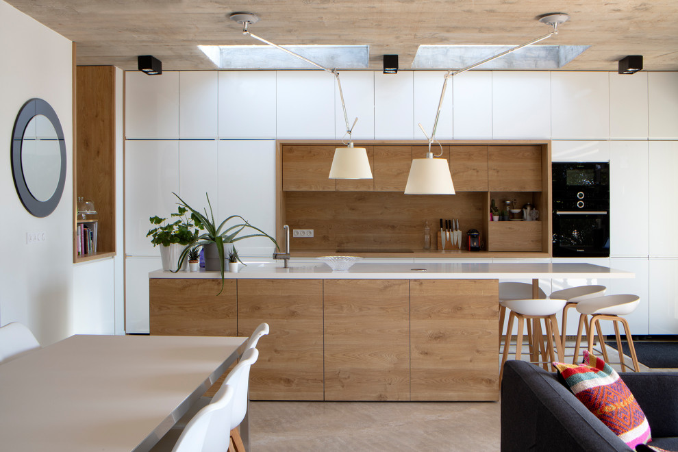 Design ideas for a contemporary kitchen in Bordeaux.