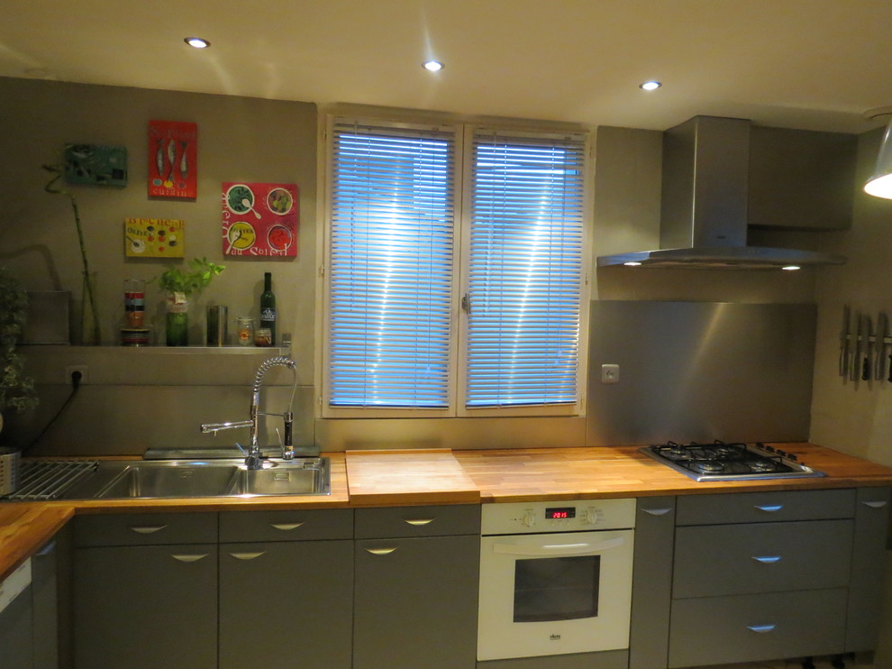 Photo of a contemporary kitchen in Angers.
