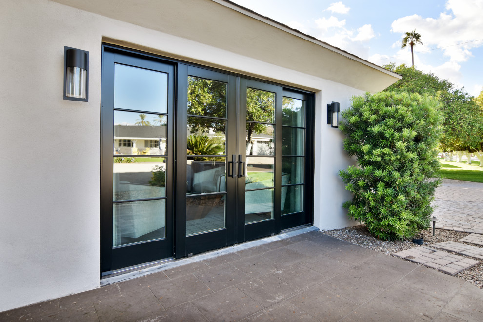 Home design - transitional home design idea in Phoenix