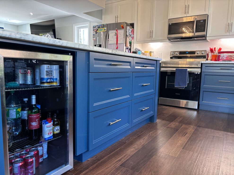 Kitchen - transitional kitchen idea