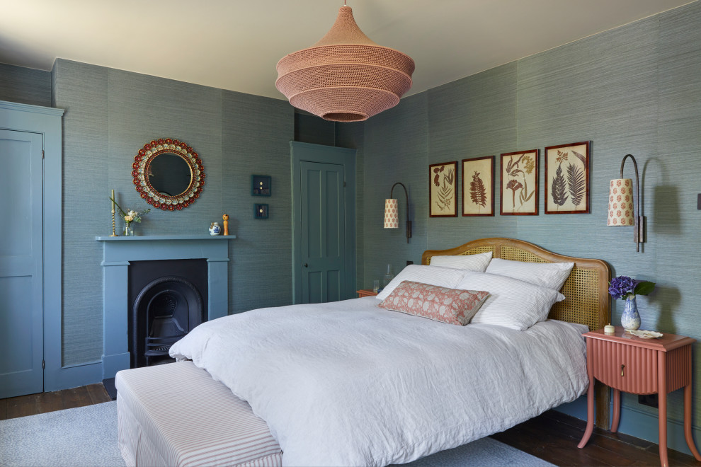 На фото: большая хозяйская спальня в стиле неоклассика (современная классика) с синими стенами, темным паркетным полом, стандартным камином, фасадом камина из дерева, коричневым полом и обоями на стенах