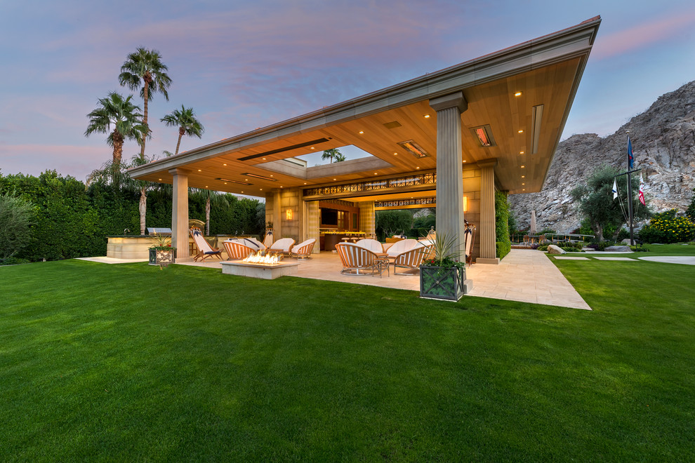 Inspiration for a transitional home design remodel in Los Angeles
