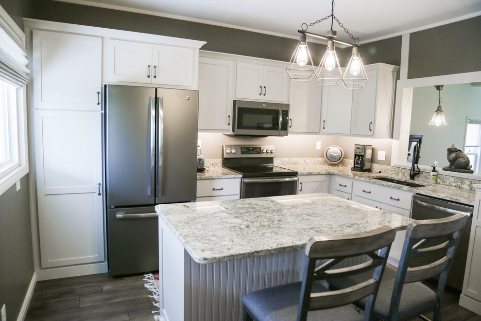 Kitchen - transitional kitchen idea in Cedar Rapids