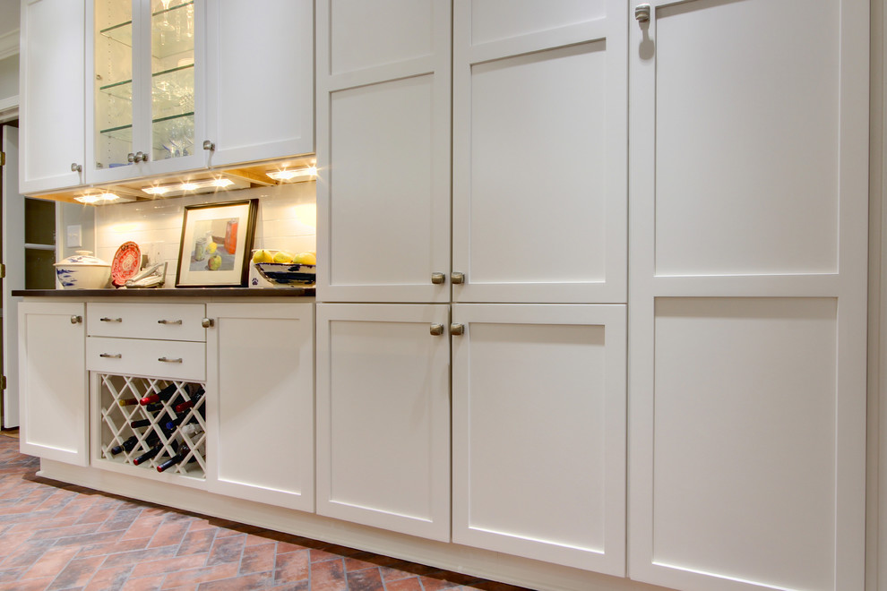 Transitional kitchen photo in Miami