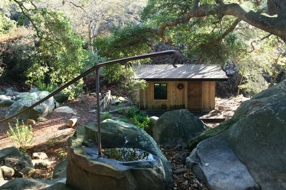 Inspiration for a rustic landscaping in Santa Barbara.