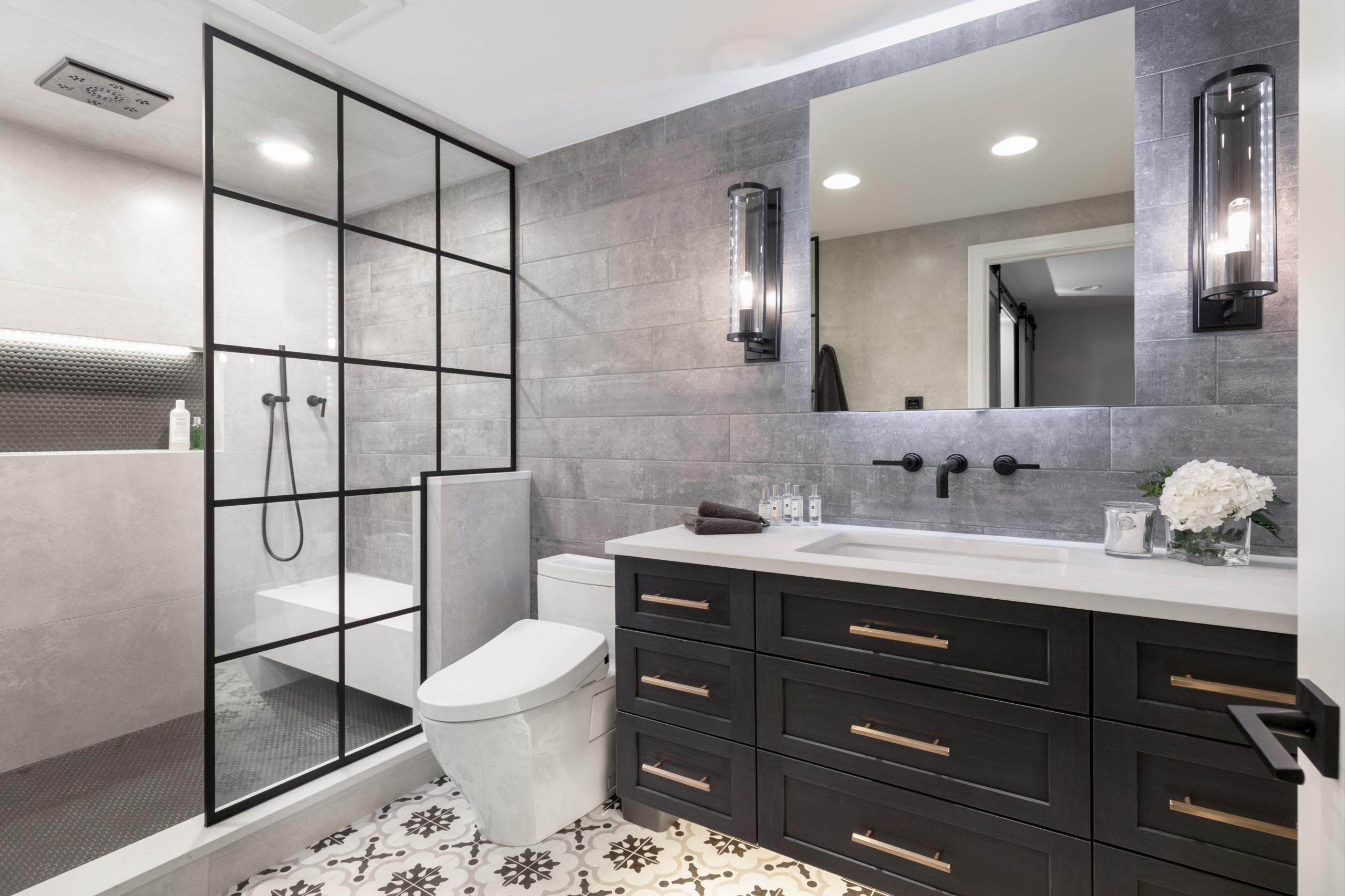 Mid-sized urban beige tile and porcelain tile porcelain tile and multicolored floor sauna photo in Detroit with shaker cabinets, black cabinets, a one-piece toilet, gray walls, an undermount sink, qua