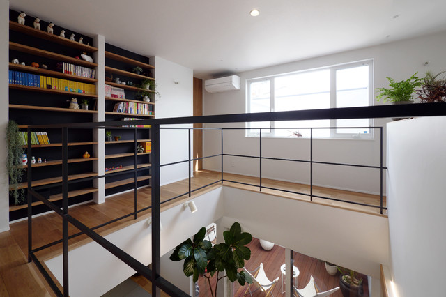 二階ホール moderno-recibidor-y-pasillo