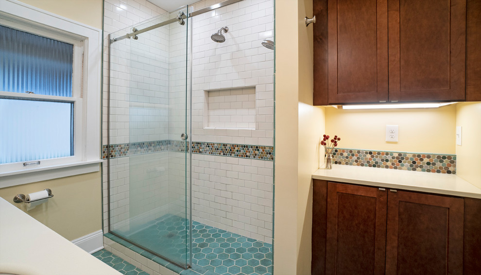 Example of an arts and crafts bathroom design in Cleveland