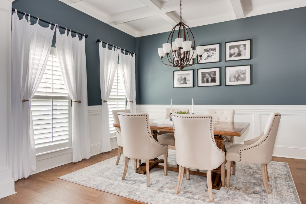 Dining room - transitional dining room idea