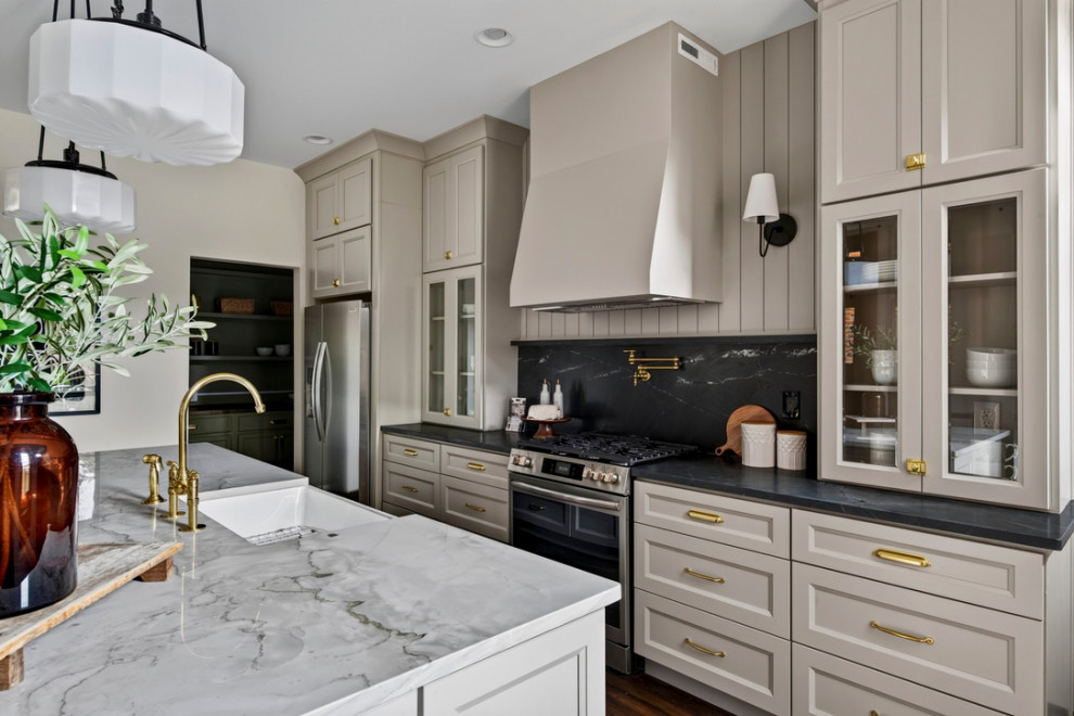 Kitchen - kitchen idea in Cincinnati