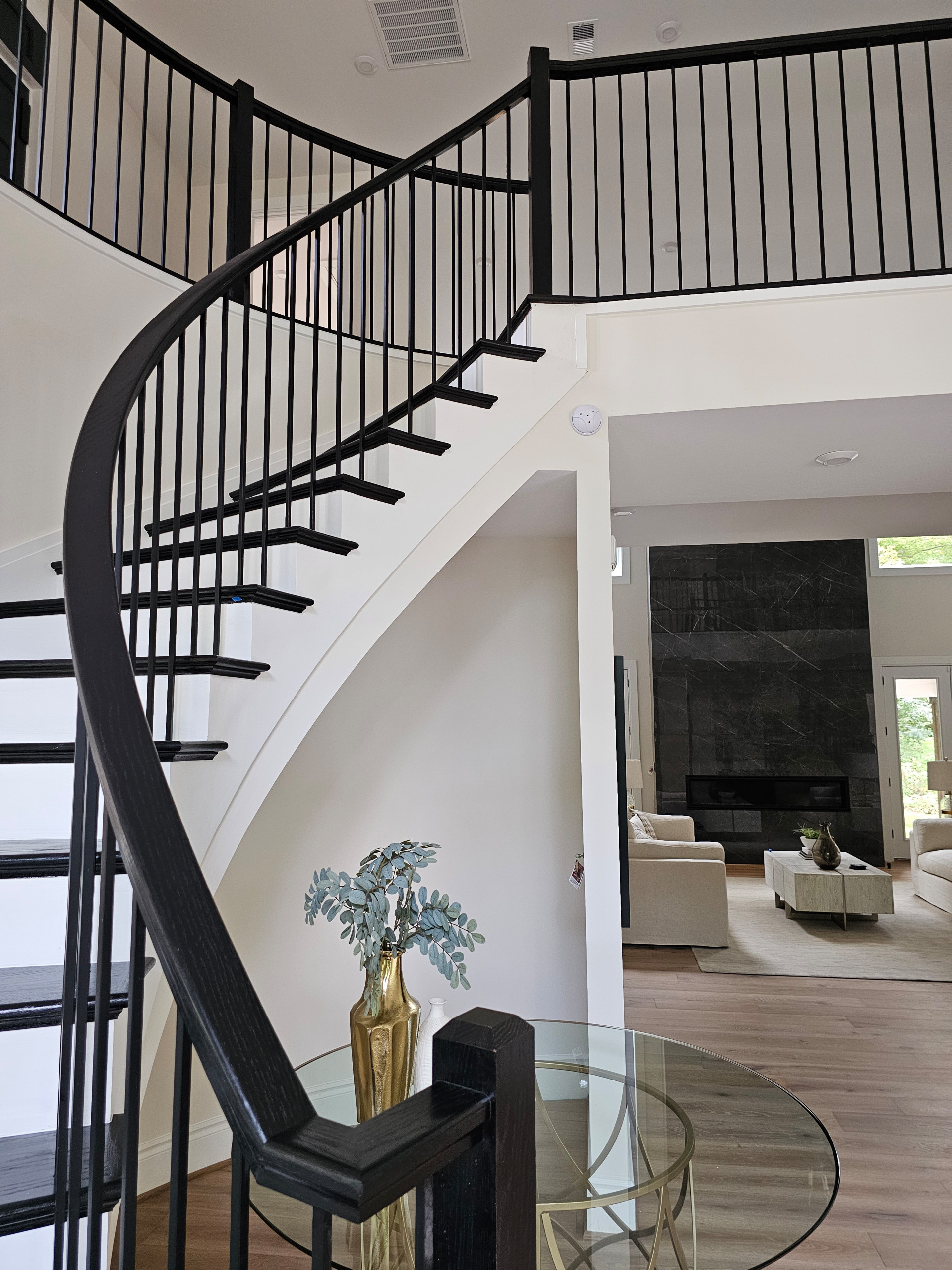 Elegant Curve Elevates Modern Design, Mclean, VA 22101