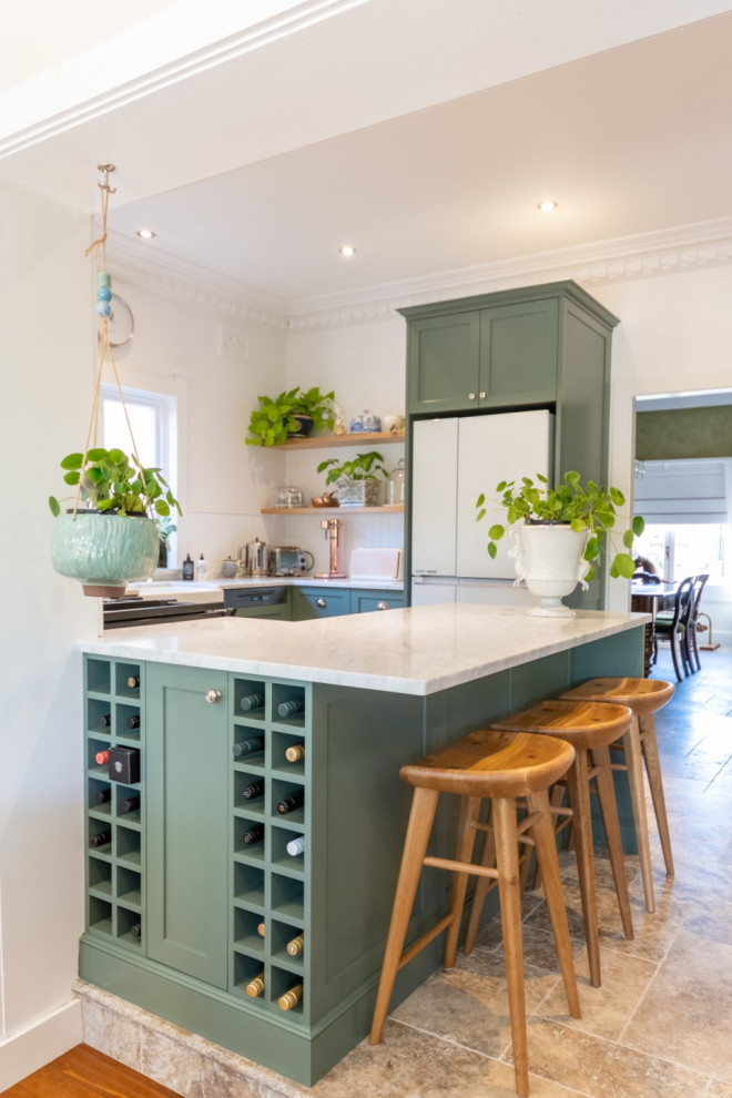 Design ideas for a traditional kitchen in Sydney.