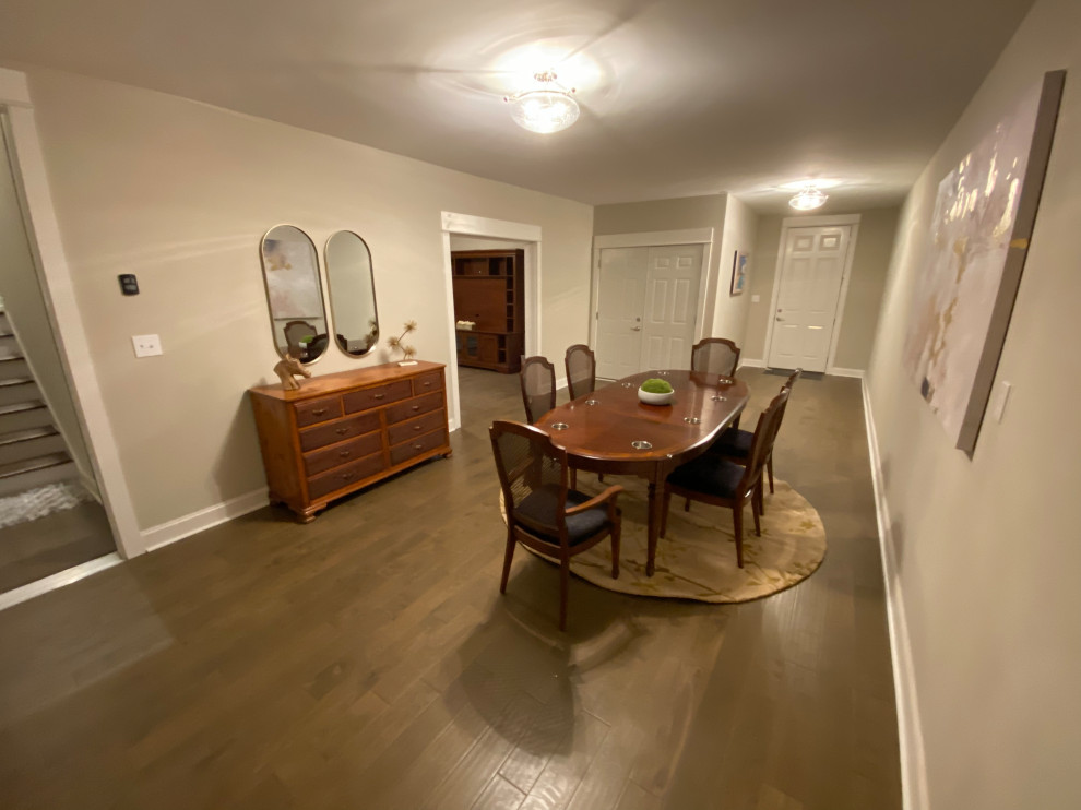 Dining room - traditional dining room idea