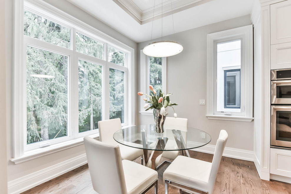 Transitional kitchen photo in Toronto