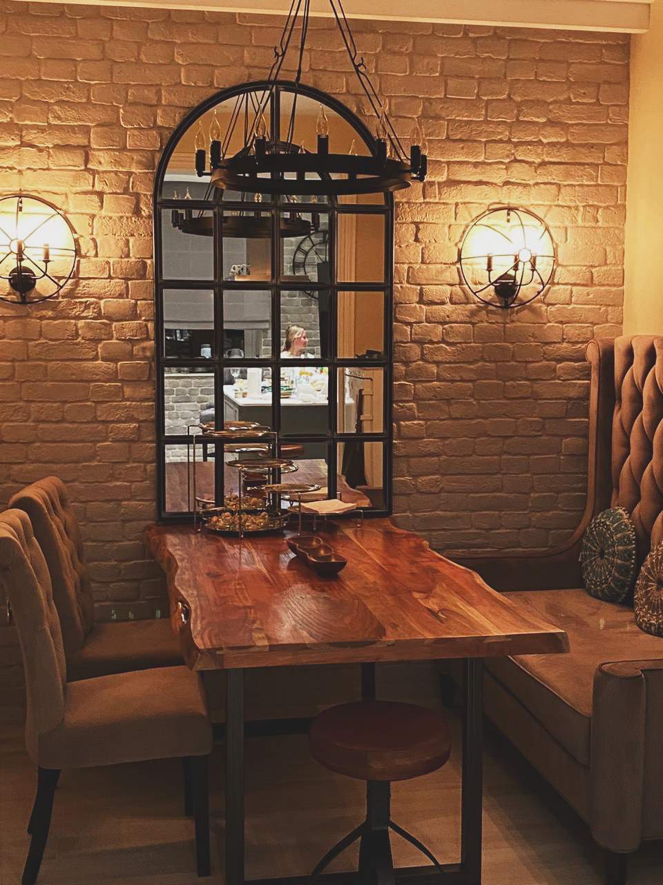 Стол из массива дуба и Зеркало МДФ