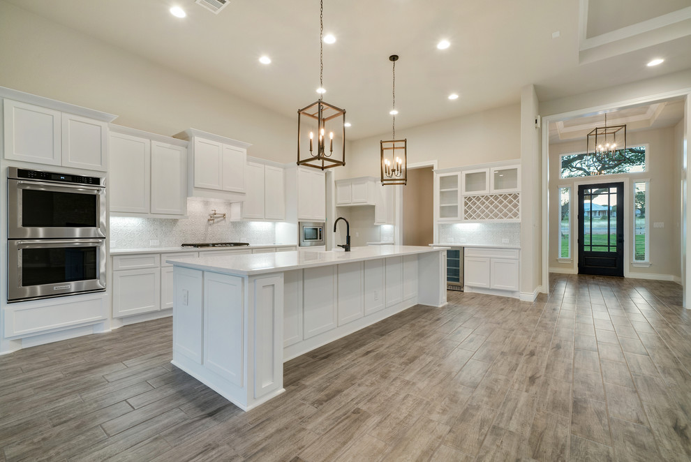 Inspiration for a transitional kitchen remodel in Austin