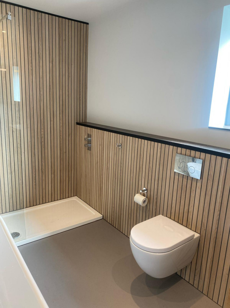 Modern & practical family Bathroom