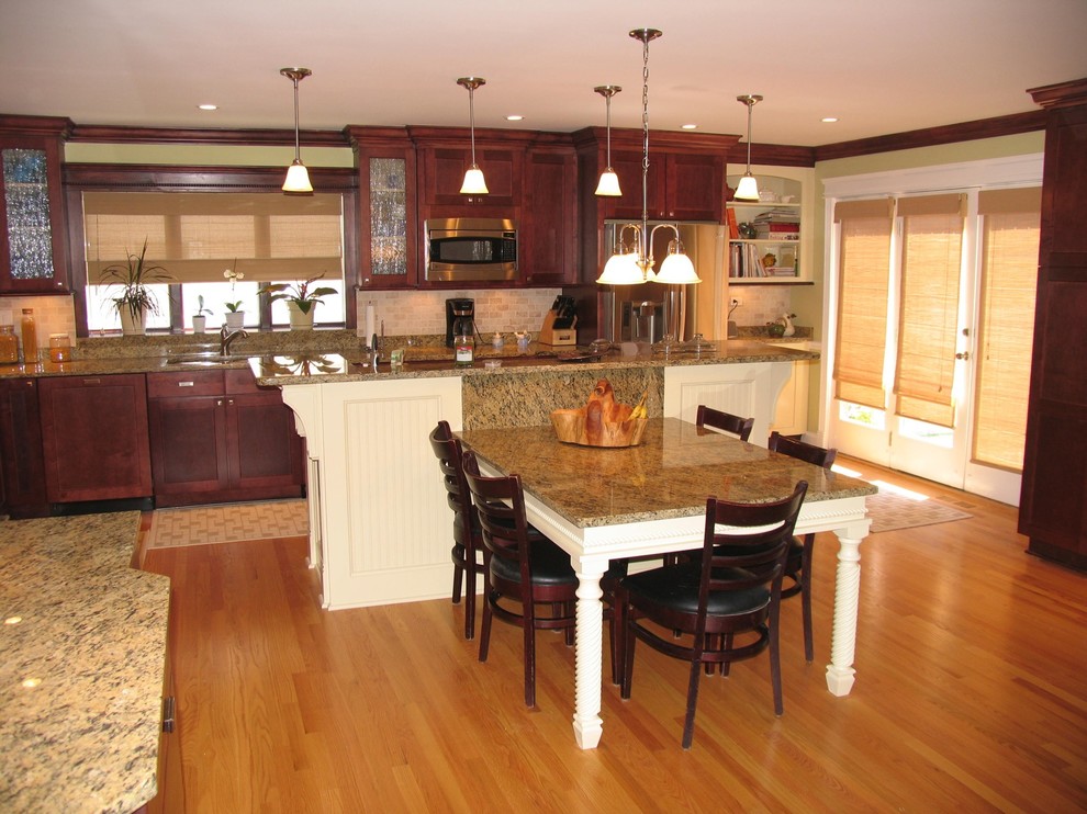 Kitchen - kitchen idea in Chicago