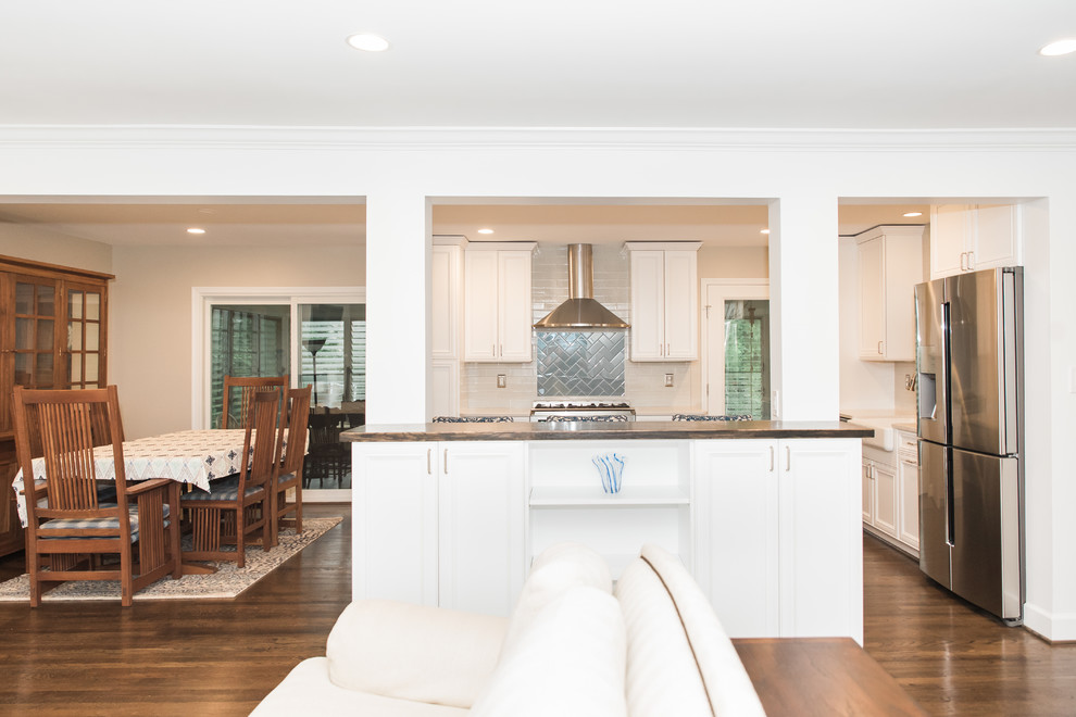Kitchen - transitional kitchen idea in DC Metro