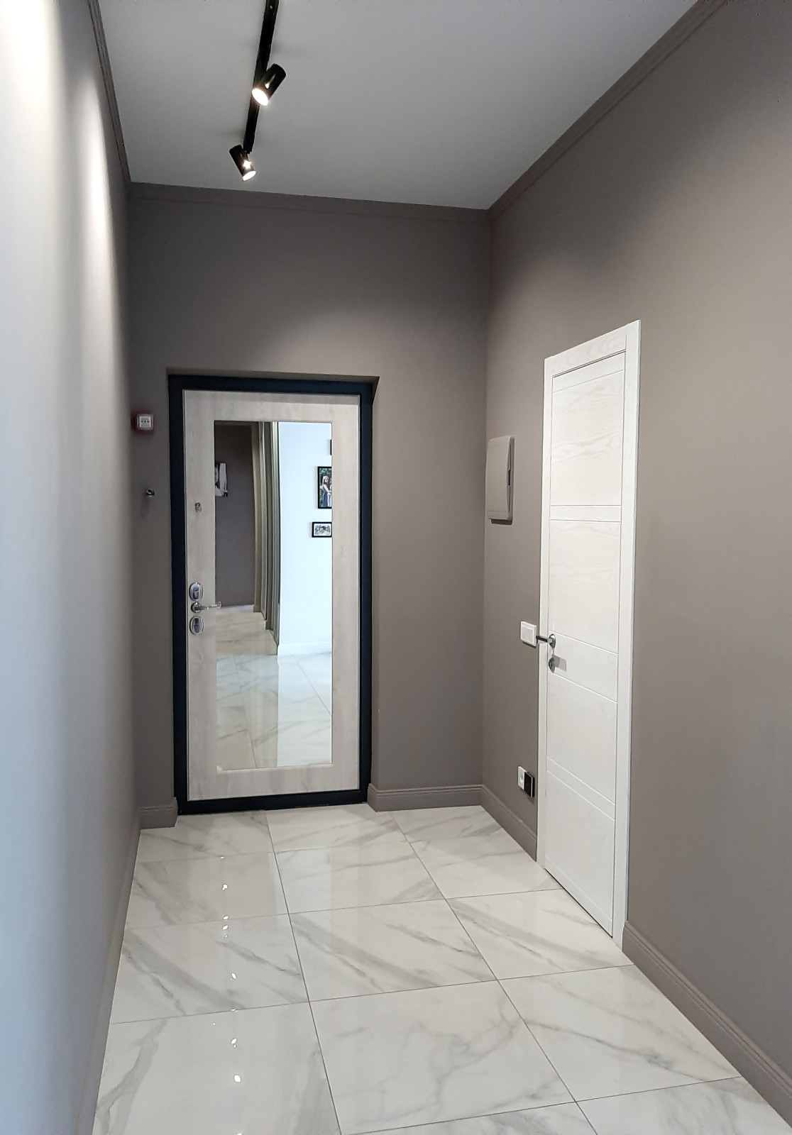 Прихожая, холл