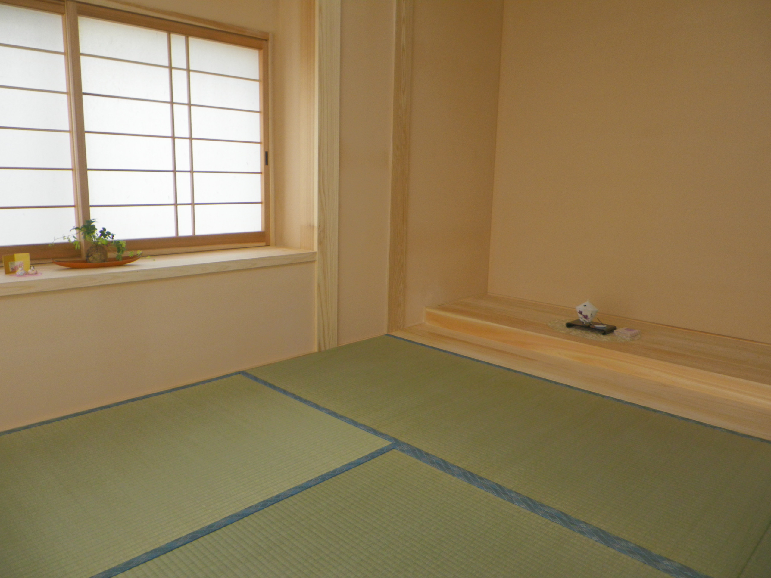 開放的で和洋折衷な天然木の家