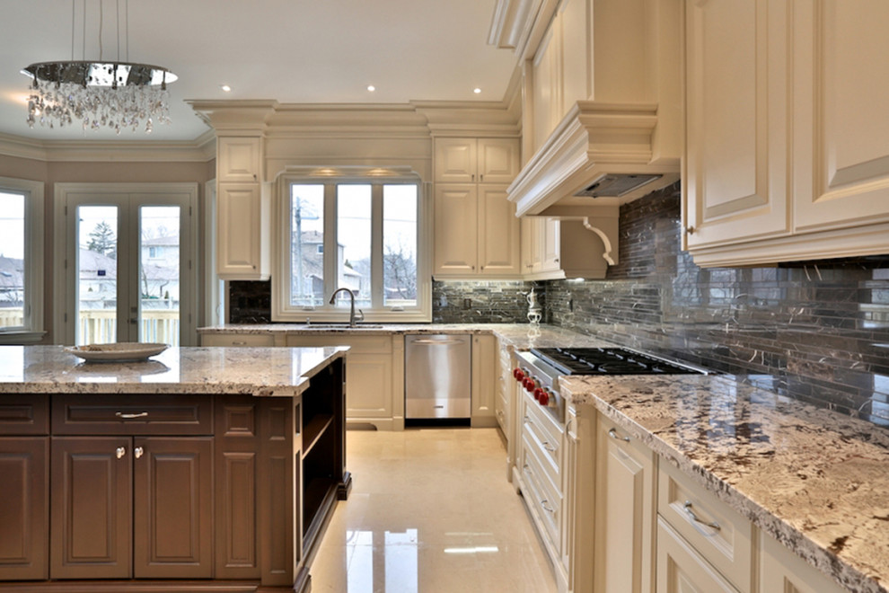 Kitchen - transitional kitchen idea in Toronto