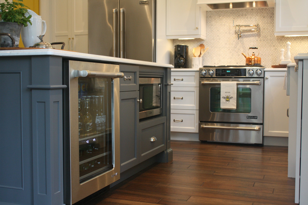 Kitchen - mid-sized transitional l-shaped kitchen idea with shaker cabinets, white cabinets, white backsplash, stainless steel appliances, an island, a double-bowl sink and mosaic tile backsplash