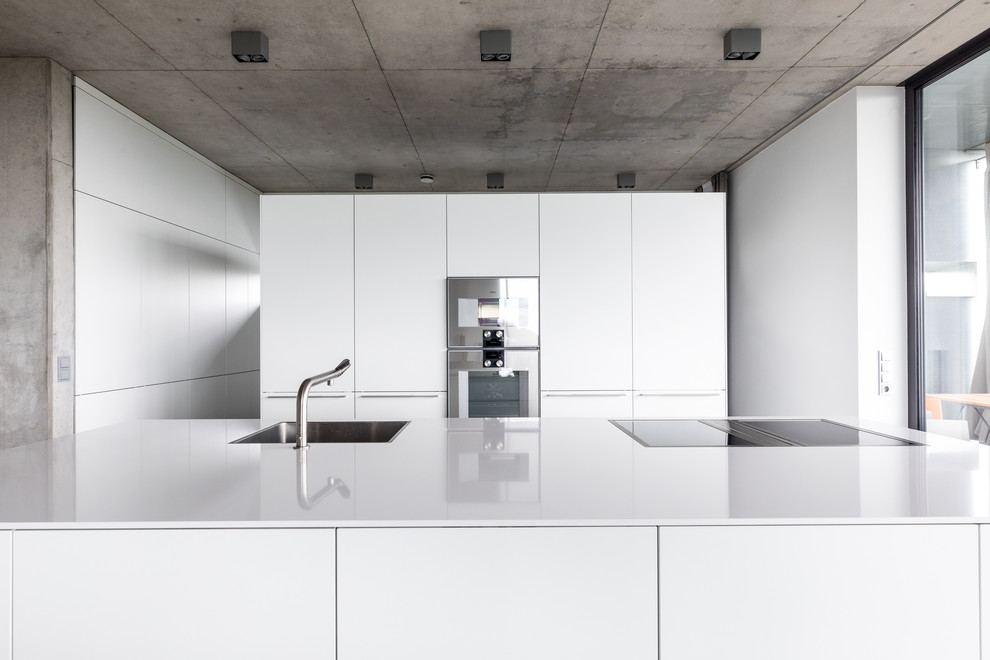 Inspiration for a large modern open plan kitchen in Frankfurt with a single-bowl sink, white cabinets, stainless steel appliances and with island.