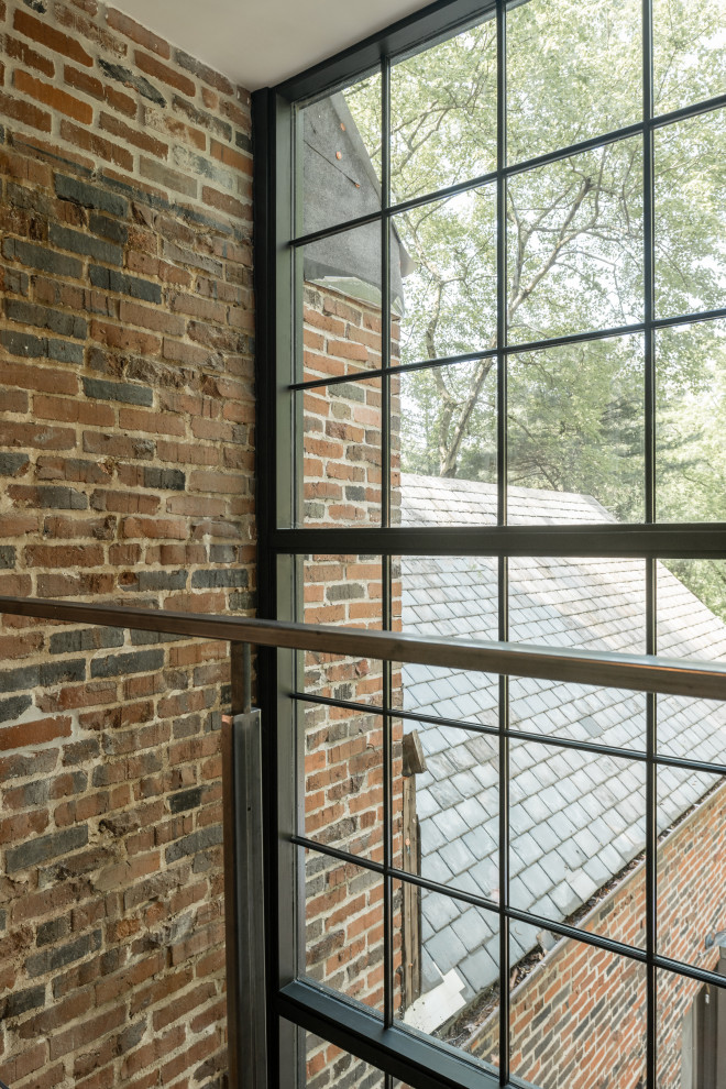 Inspiration for a mid-sized transitional home design remodel