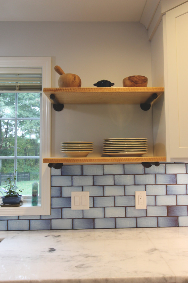 Backsplash in Blue
