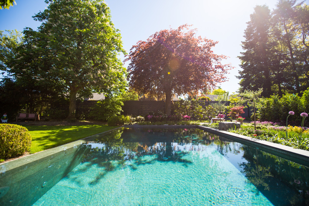 Natursteinpool zum Sport treiben Contemporary Landscape Other