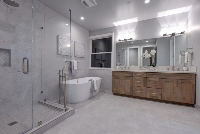 Transitional Bathroom nyklassisk-badevaerelse