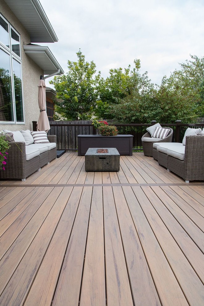 Deck - mid-sized transitional backyard deck idea with no cover